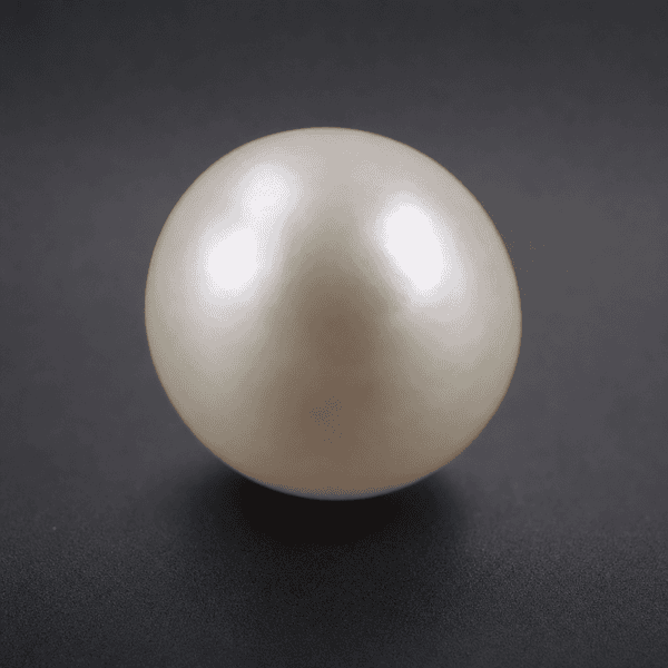 Natural white pearl, the traditional June birthstone